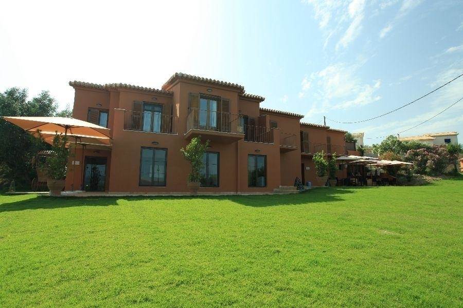 (For Sale) Commercial Hotel || Messinia/Pylos - 650 Sq.m, 1.400.000€ 