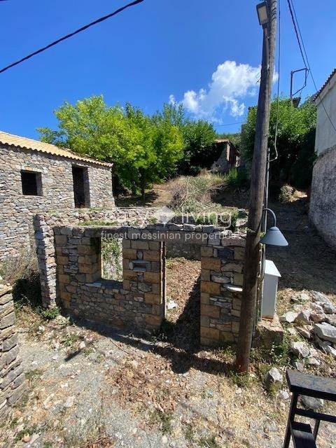 (Zum Verkauf) Nutzbares Land Grundstück || Messinia/Kalamata - 140 m², 50.000€ 